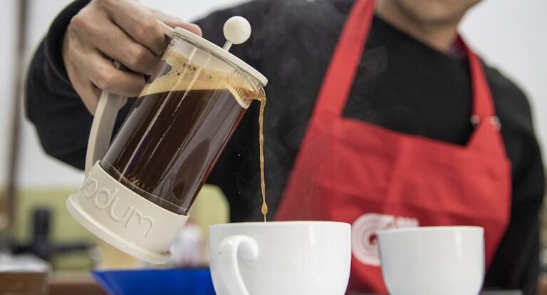 Café en Perú: alza de precios, impacto climático y desafíos para productores y cafeterías | ECDATA
