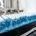 Retiran popular marca de agua mineral por presencia de peligrosa bacteria, ¿cuál es?