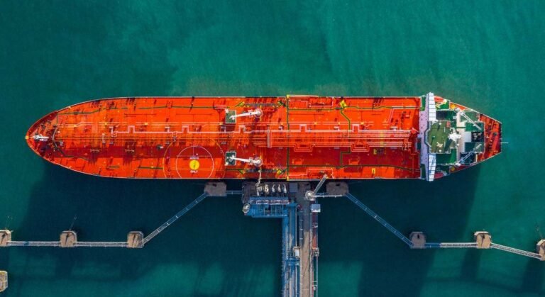 los satélites detectan un enorme ‘chorro’ de petróleo que sale a toda velocidad del país persa