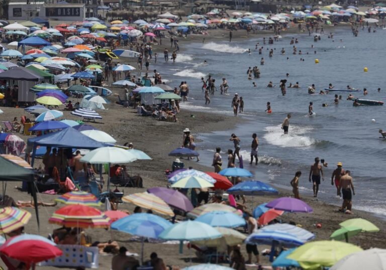 La ola de calor continúa este lunes: las 17 comunidades estarán en alerta