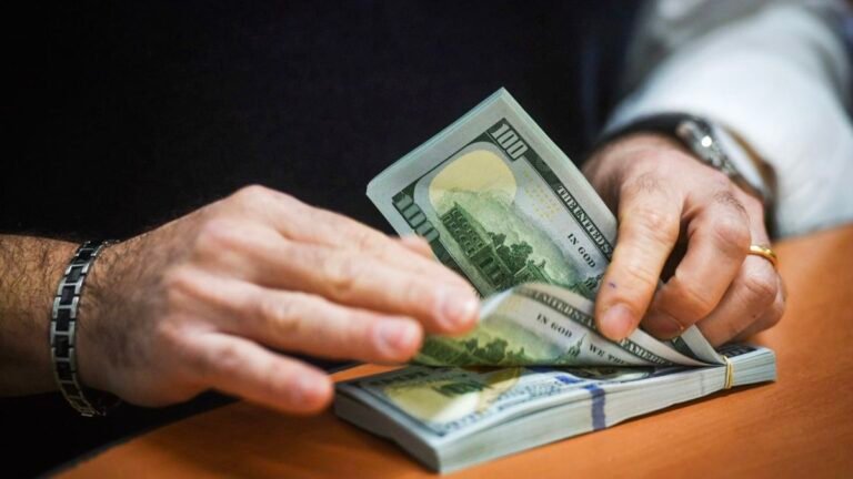 El dólar oficial rebotó casi  en las últimas dos ruedas, mientras subió el blue en Rosario