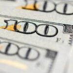 El dólar global ronda mínimos de tres años y medio, rumbo a su sexto mes negativo consecutivo