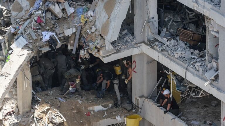 Tercer día de fuego cruzado: Irán rebasa la Cúpula de Hierro y deja diez muertos en Israel