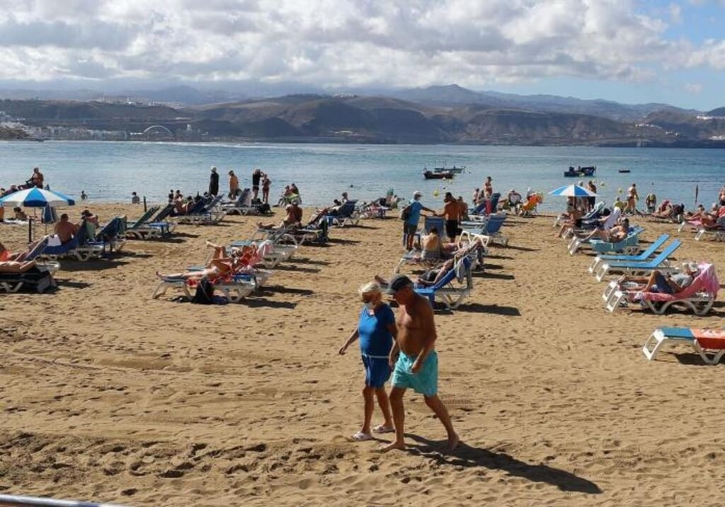 Los turistas extranjeros se disparan un 10% en abril y gastan 10.800 millones de euros Los turistas extranjeros se disparan un 10% en abril y gastan 10.800 millones de euros