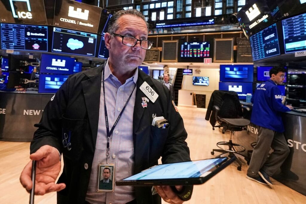 Wall Street cierra al alza; suben precios del petróleo y cae manufactura en EE.UU. Wall Street cierra al alza; suben precios del petróleo y cae manufactura en EE.UU.