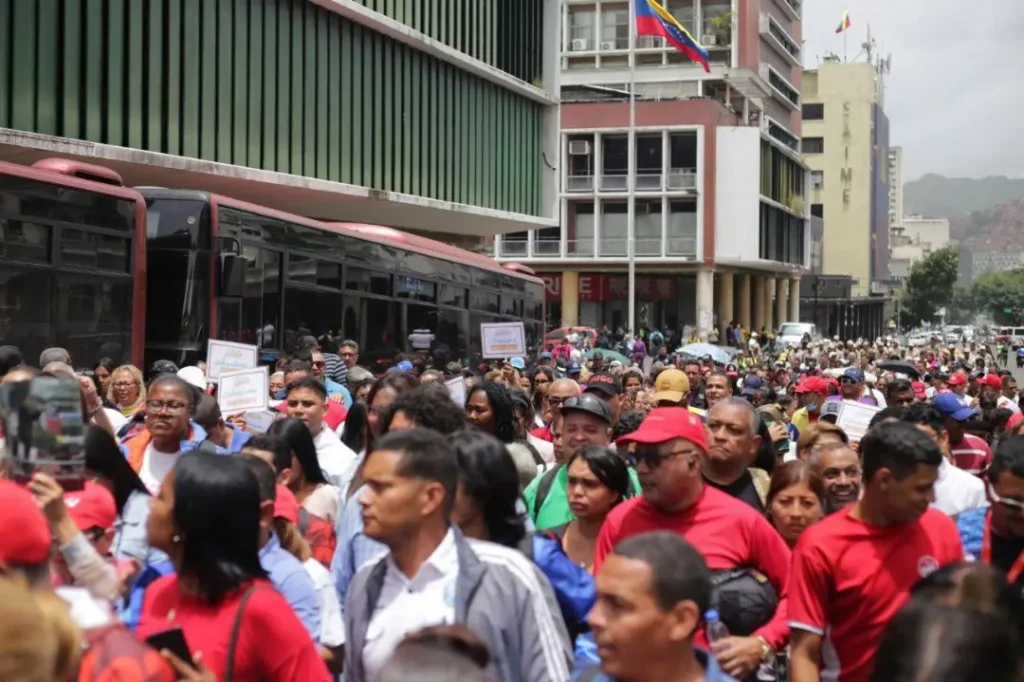 Papeletas y parcialidad: Cómo la prensa enmarcó las elecciones regionales y legislativas de Venezuela Papeletas y parcialidad: Cómo la prensa enmarcó las elecciones regionales y legislativas de Venezuela