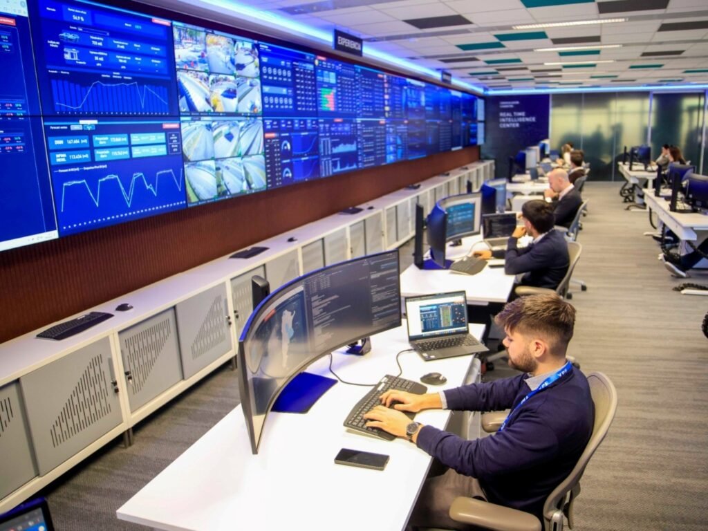 YPF, una empresa de US$ 12.000 millones que perdió un 30% de su valor bursátil en solo seis meses YPF, una empresa de US$ 12.000 millones que perdió un 30% de su valor bursátil en solo seis meses